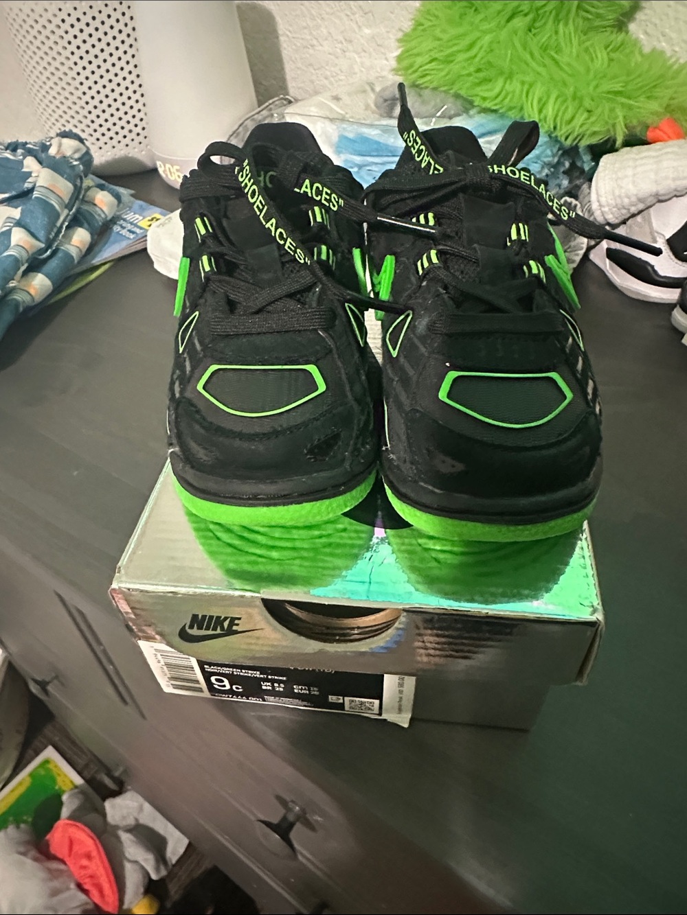 Nike Kids Black Sneakers with Neon Green Accents OFF WHITE